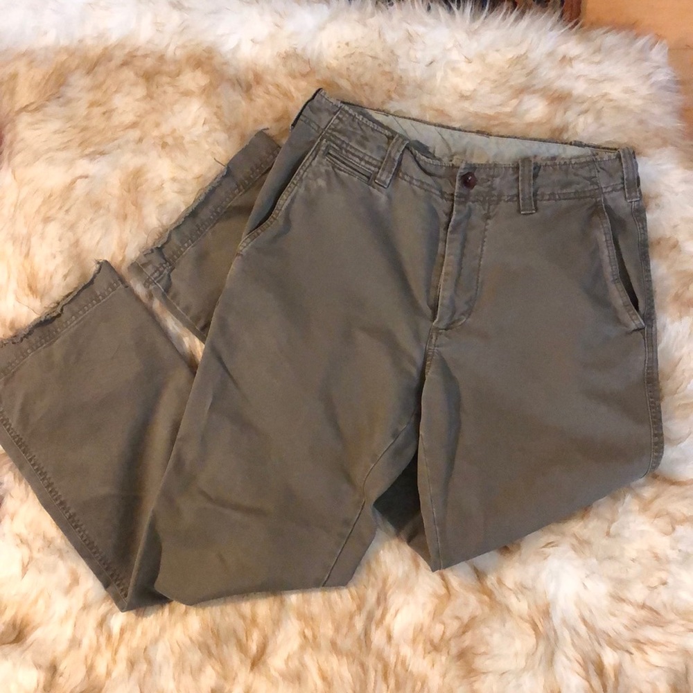 Men’s khakis 🤑 Priced to Sell 🤑